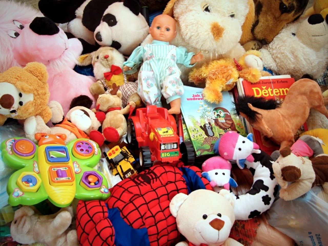 ZŠ Antonína Baráka pořádá sbírku dětských knih a hraček