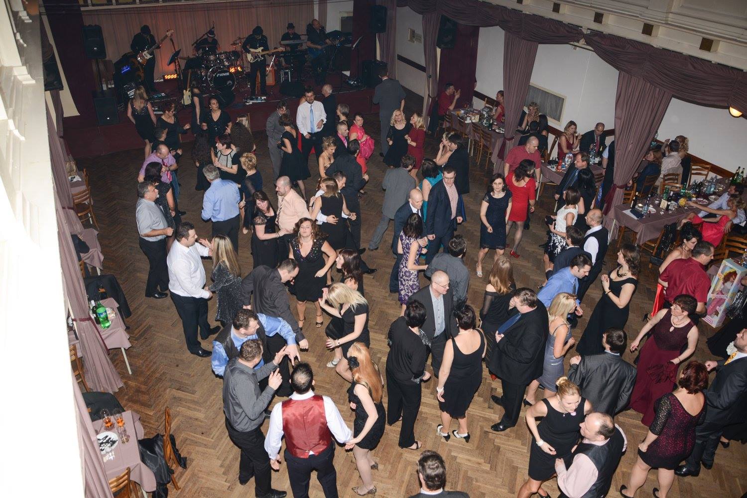 Rodinné centrum Mozaika opět pořádá ples