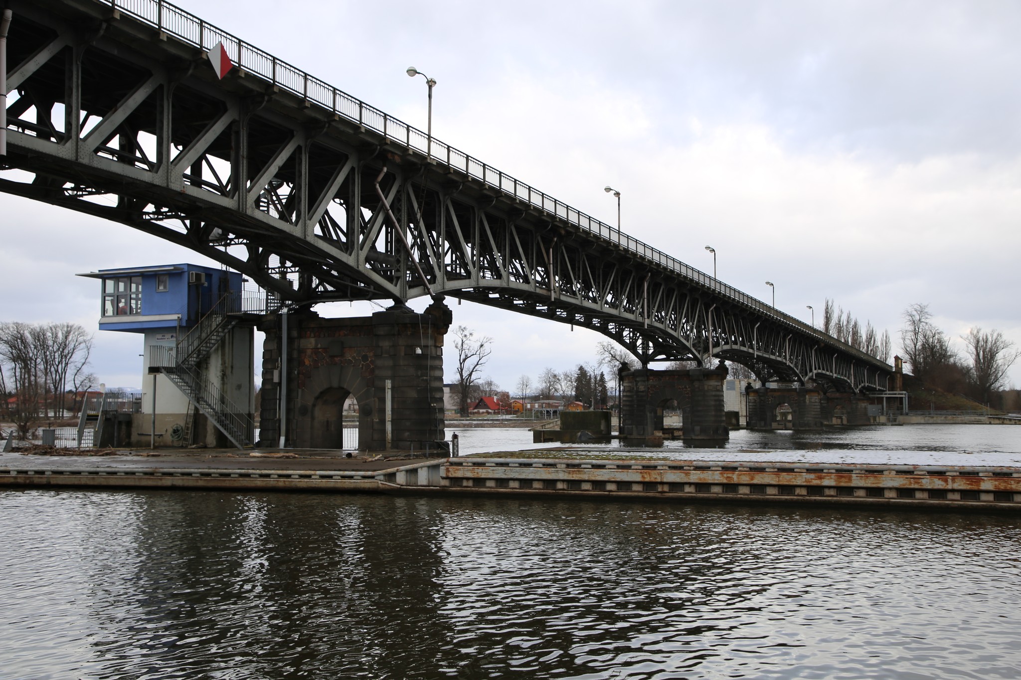 Nutná oprava roudnického mostu dopravu omezí jen v noci