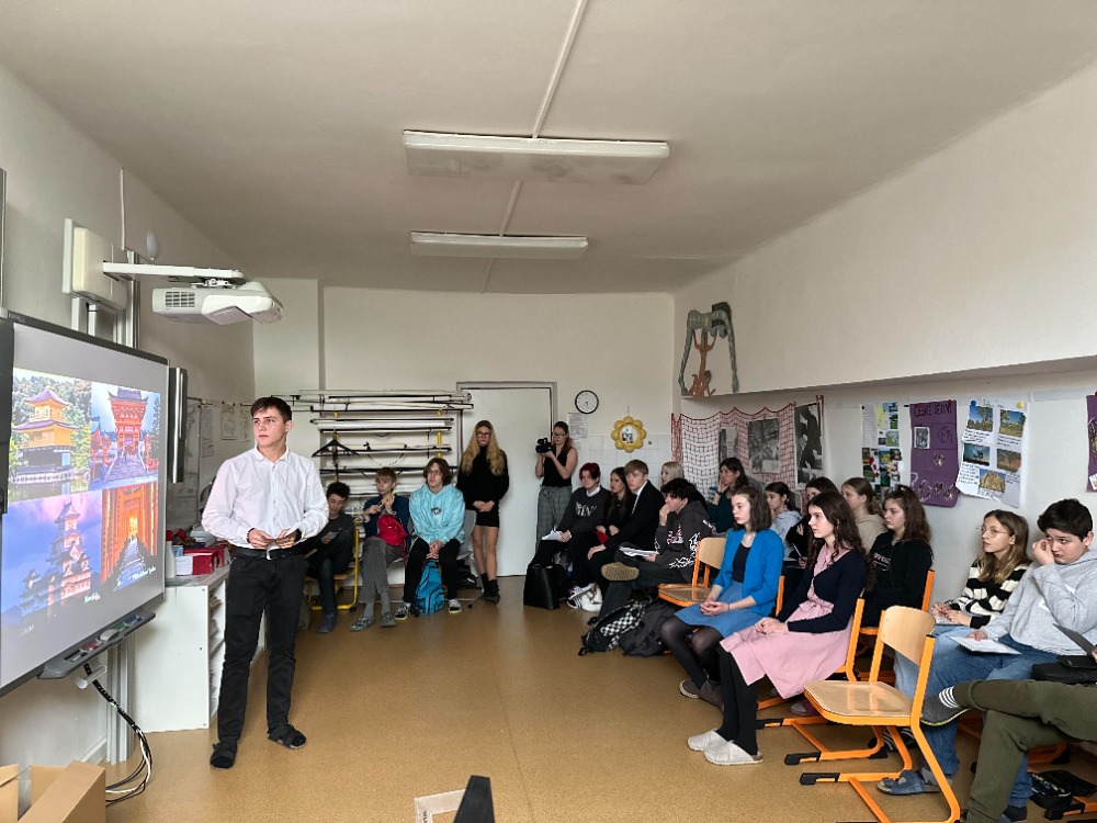 Obhajoby absolventských prací na ZŠ Lingua Universal