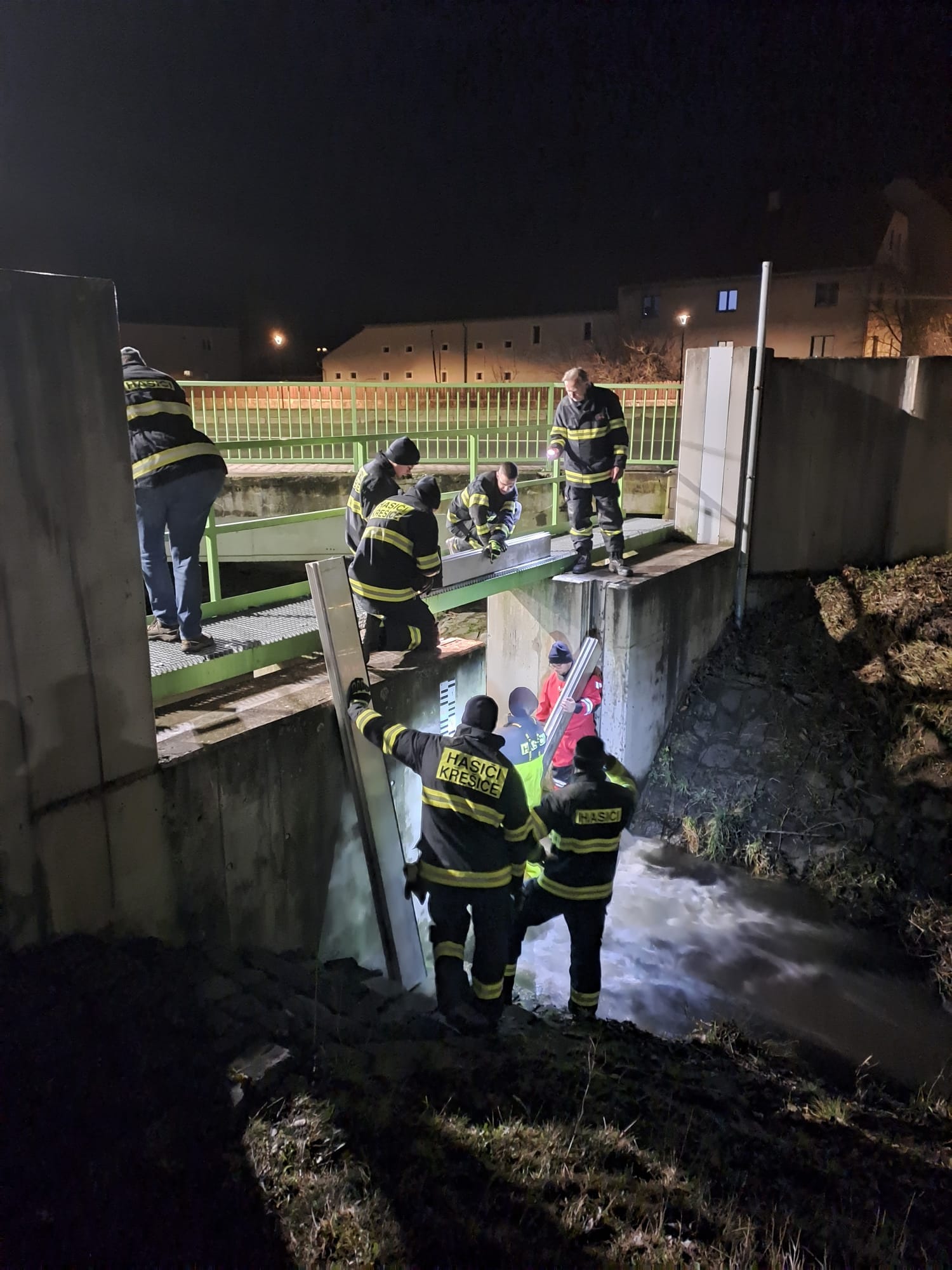 V Křešicích se připravují na další povodně, přehradili Blatenský potok