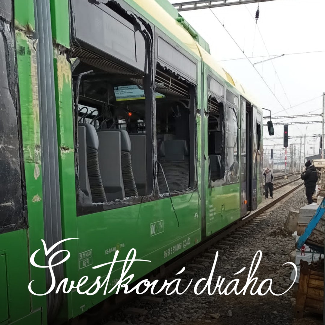 Na lovosickém nádraží se střetl vlak s nákladním automobilem