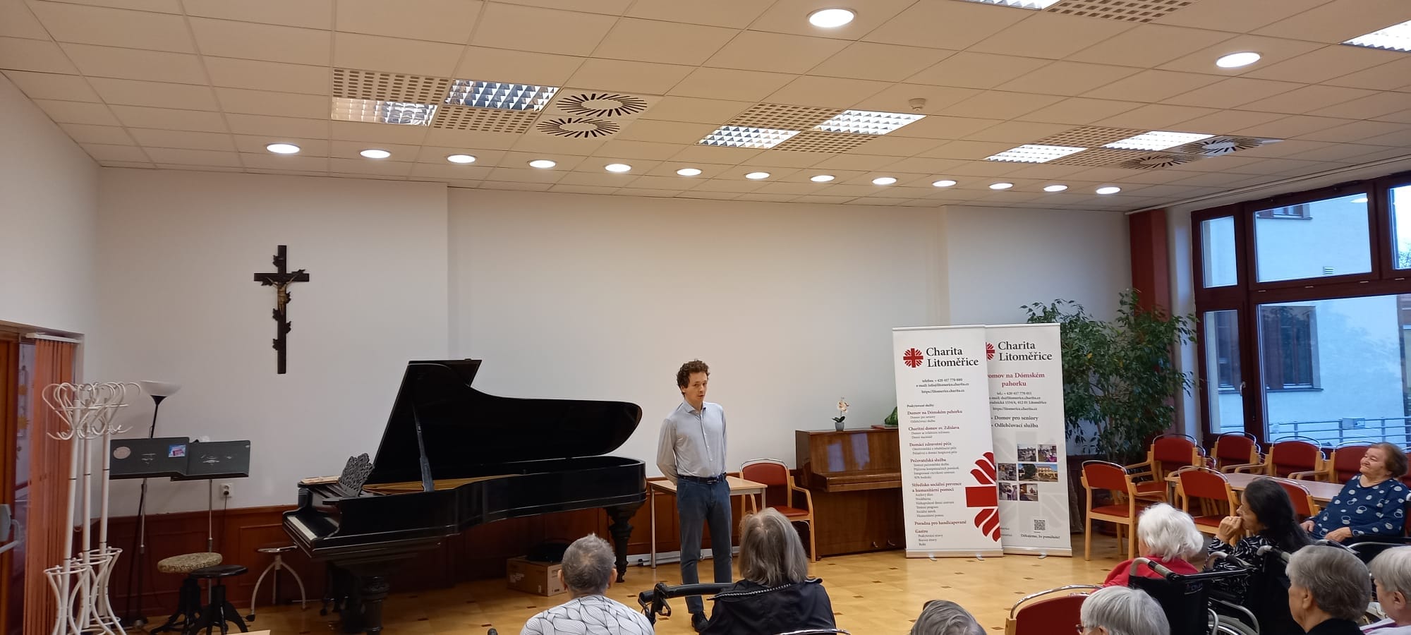 V Domově na Dómském pahorku zahrál pražský klavírista