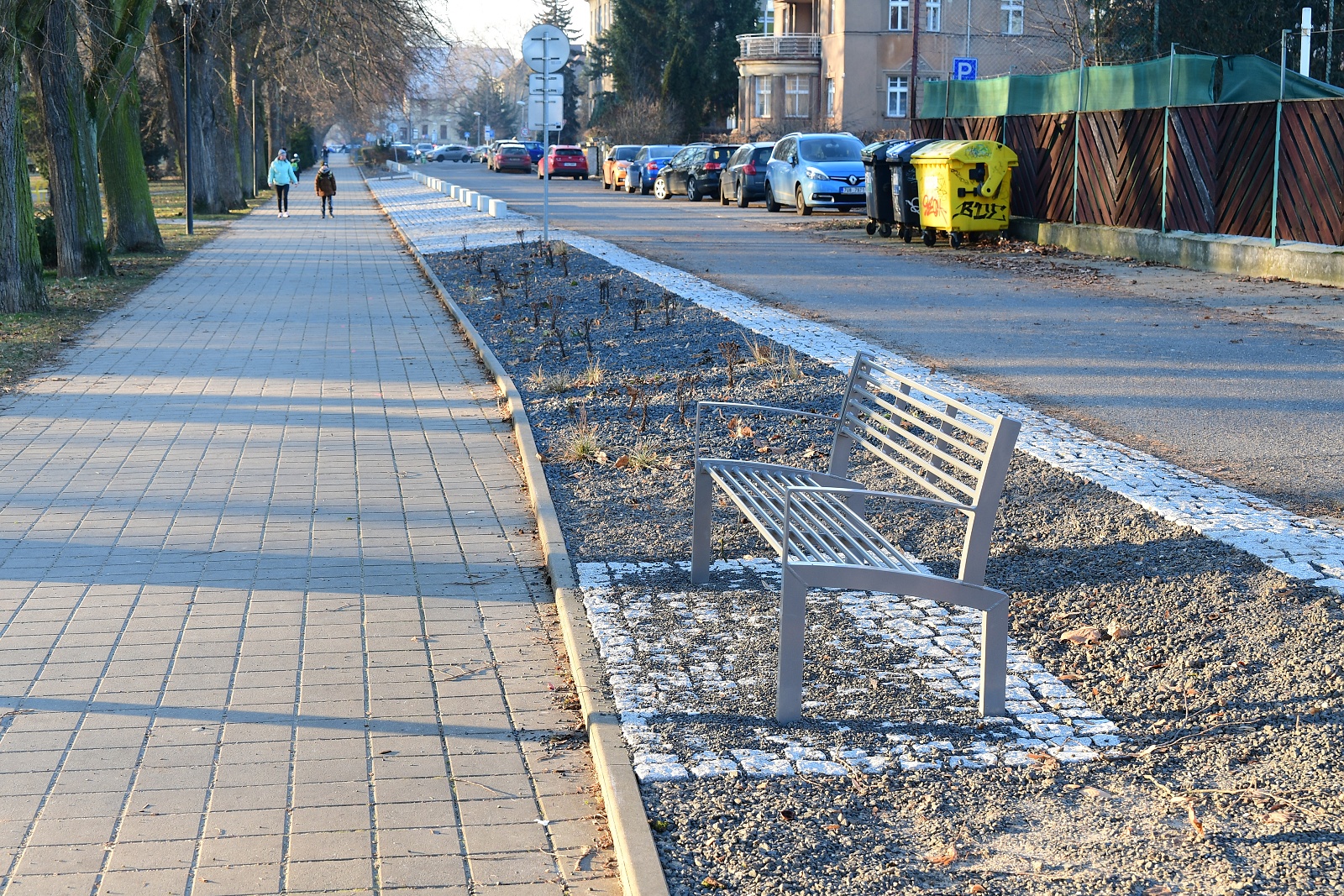 Zeleň u Jiráskových sadů už auta ničit nebudou