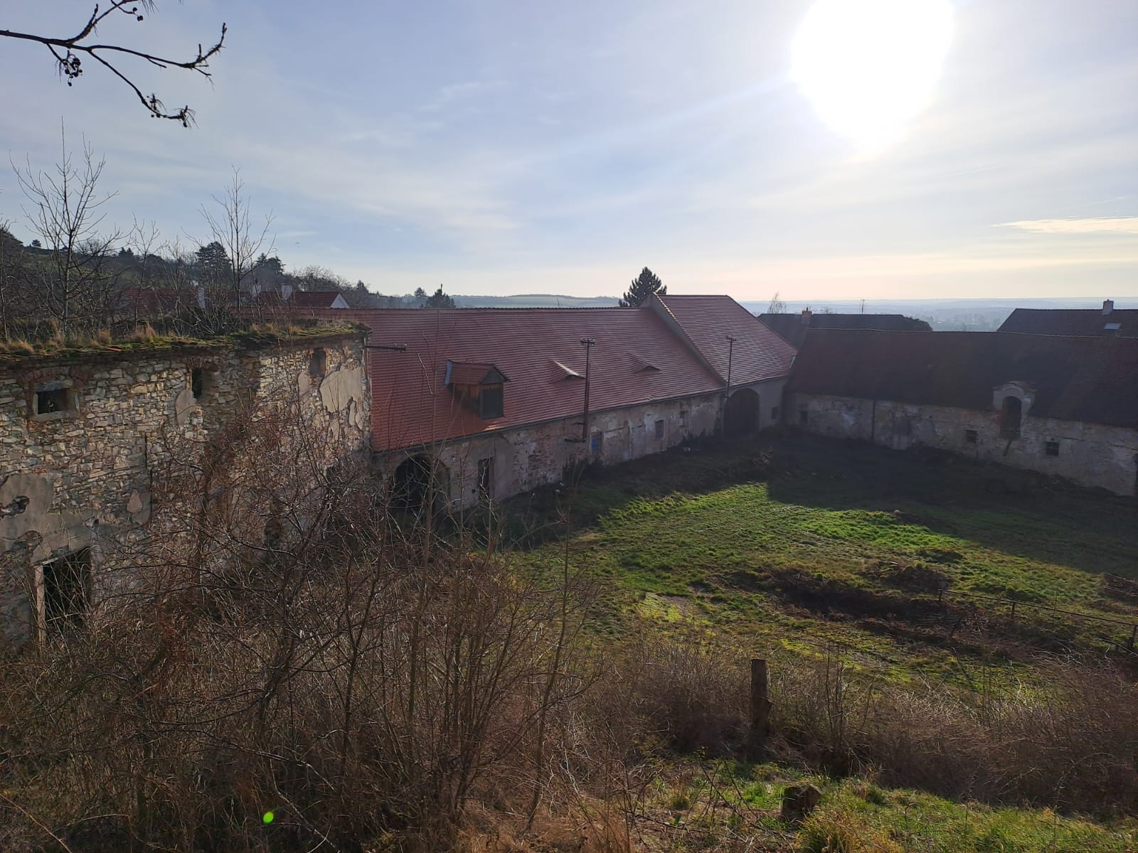 Zámek v centru Žitenic by mohla koupit obec