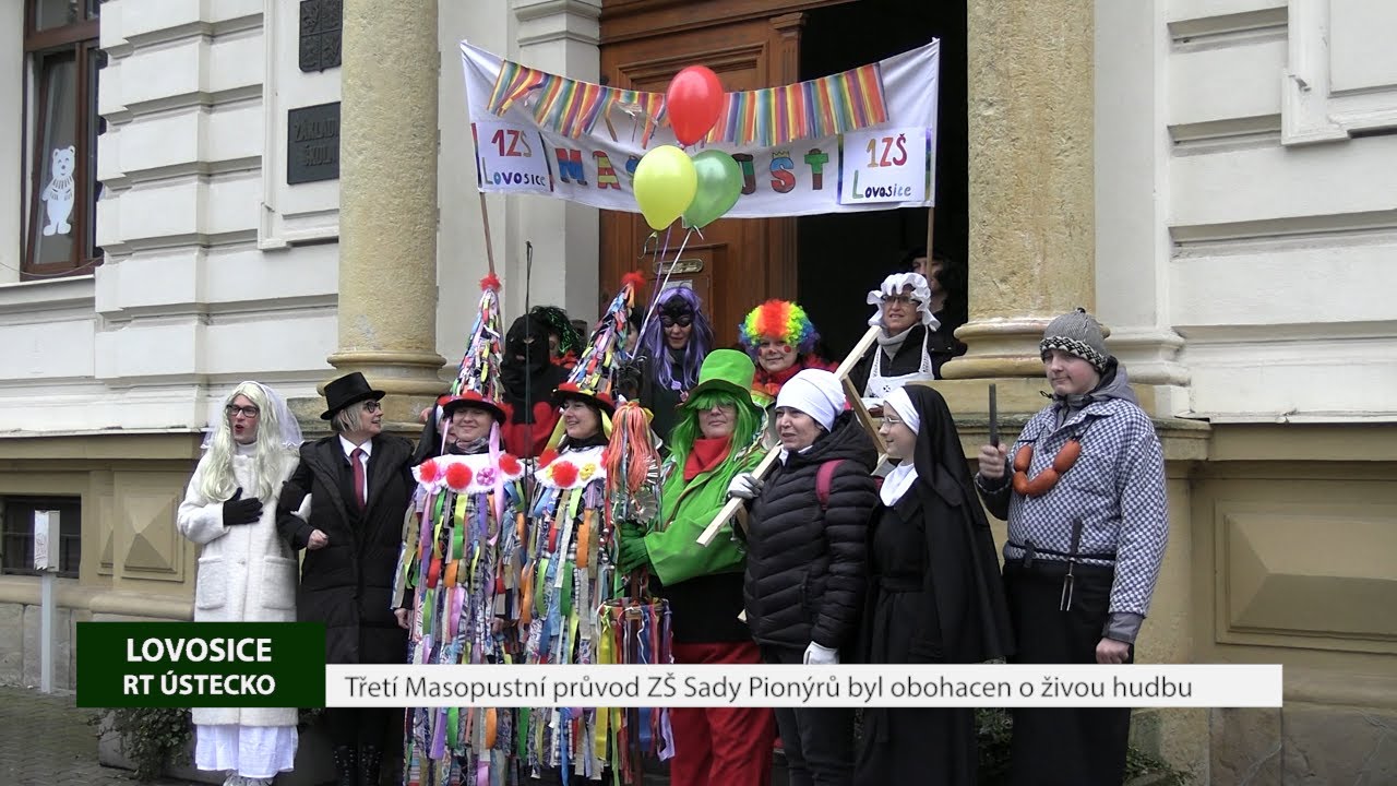 LOVOSICE: Třetí Masopustní průvod ZŠ Sady Pionýrů byl obohacen o živou hudbu
