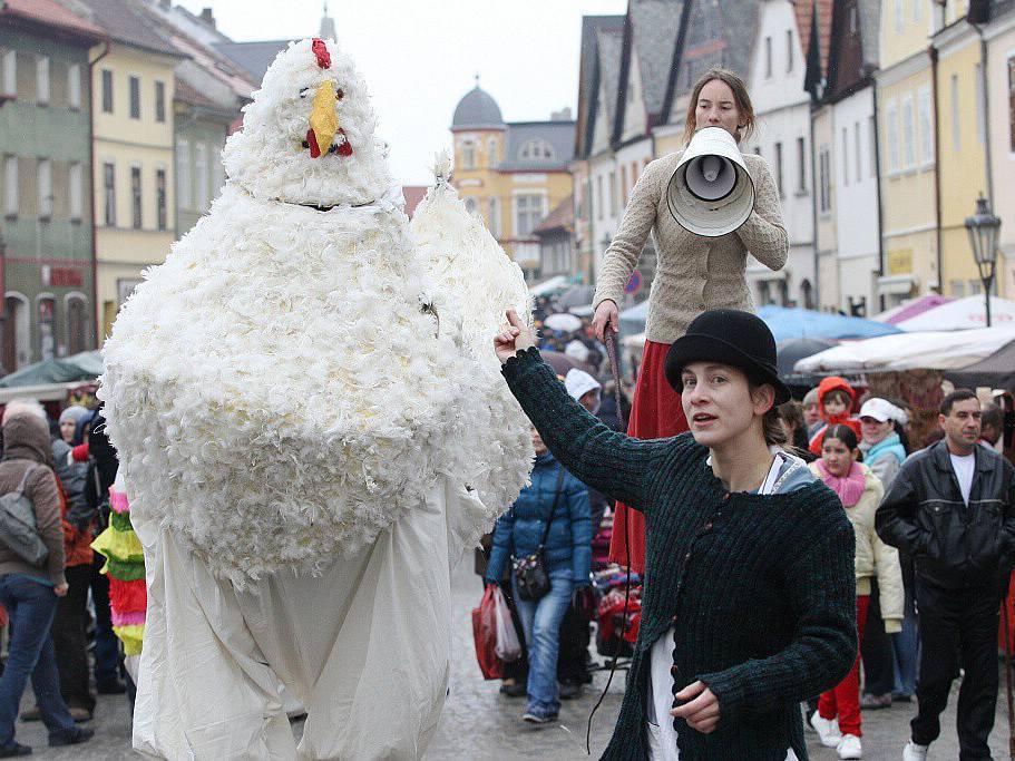 Na Úštěcké Velikonoce tradičně dorazí také obří slepice s vejcem