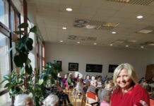 V Domově na Dómském pahorku se rozdávaly květiny a hrál Rosťa Pechoušek