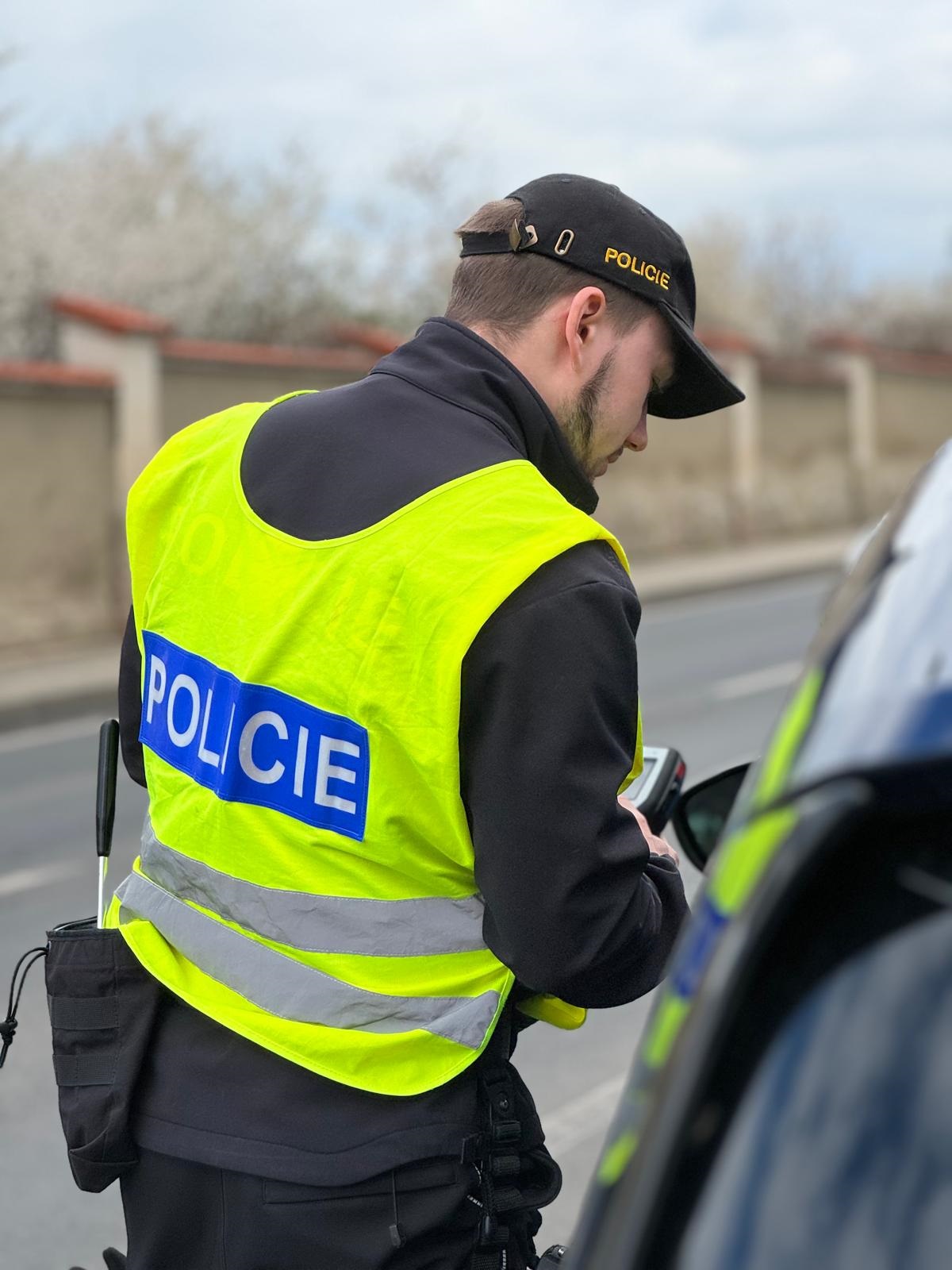 Řidiči, nohu z plynu! Policisté o Velikonocích posílí kontroly