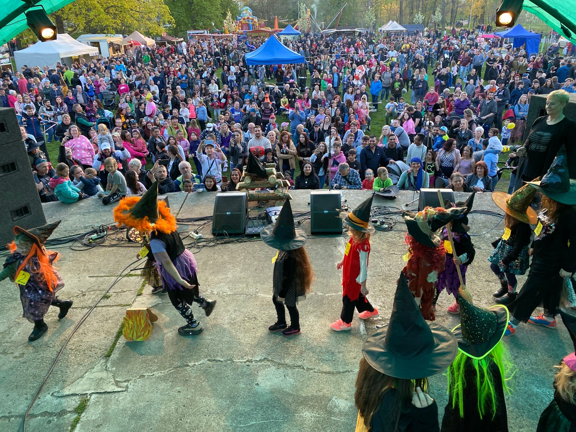 Pálení čarodějnic v Lovosicích je tradičně v režii DDM Elko