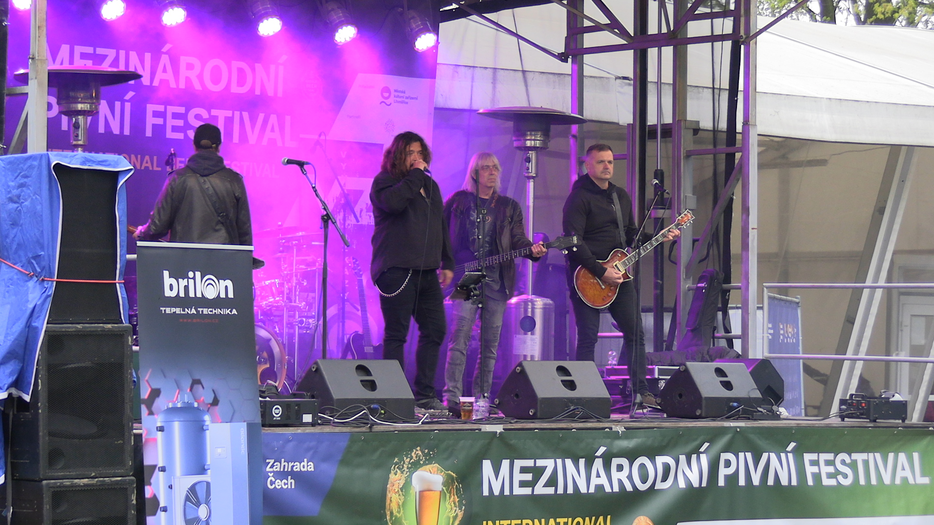 Fotogalerie: Na Zahradě Čech začal Mezinárodní pivní festival