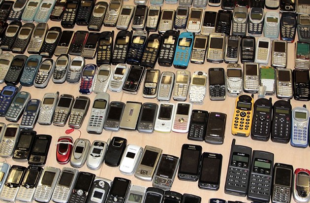 Sběr vysloužilých mobilů pomohl životnímu prostředí a Charitě Lovosice