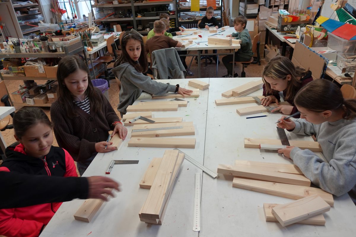 Páťáci z Masaryčky si vyzkoušeli práci truhláře