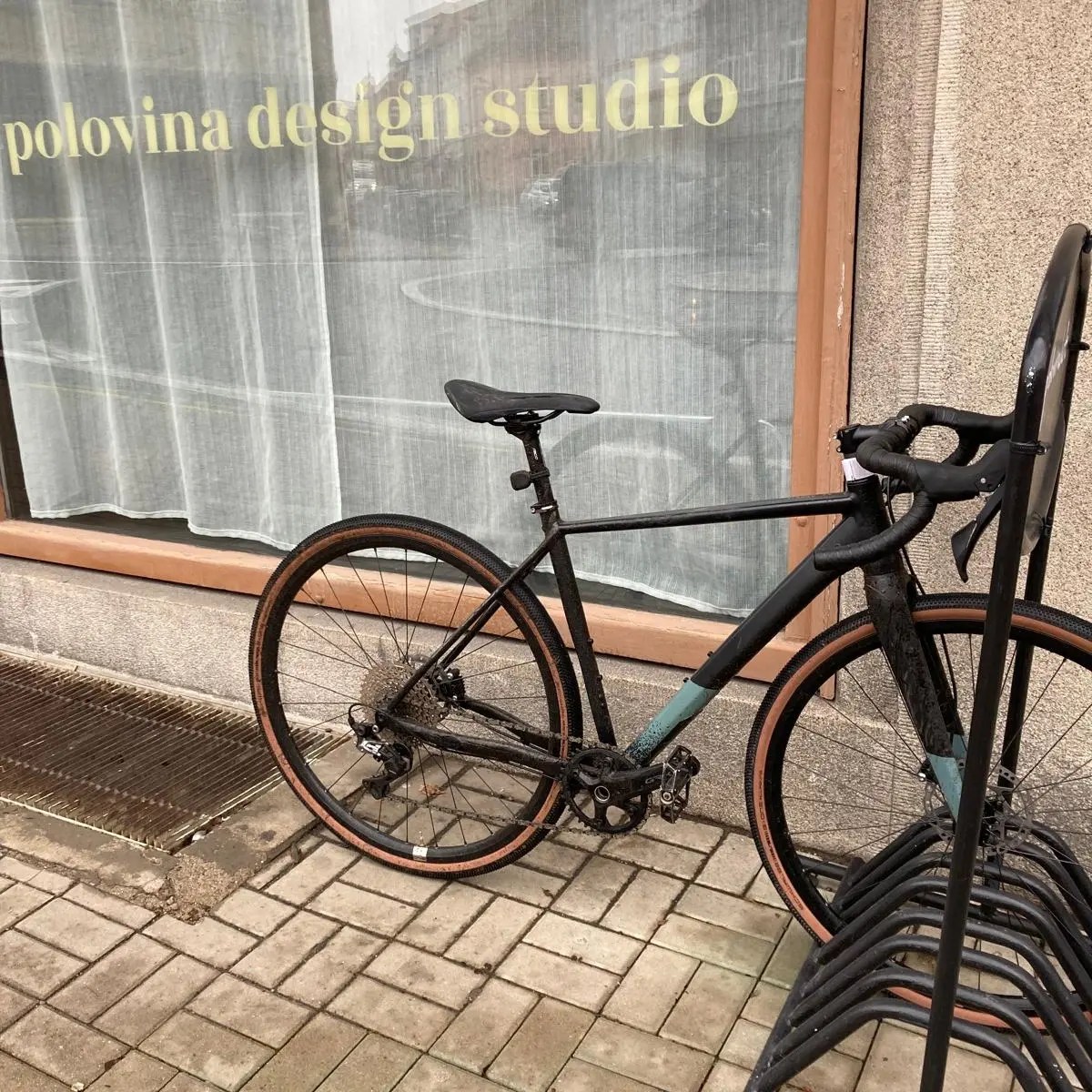 Cestování Do práce na kole Roudničanům přináší výhody a kafe za polovinu