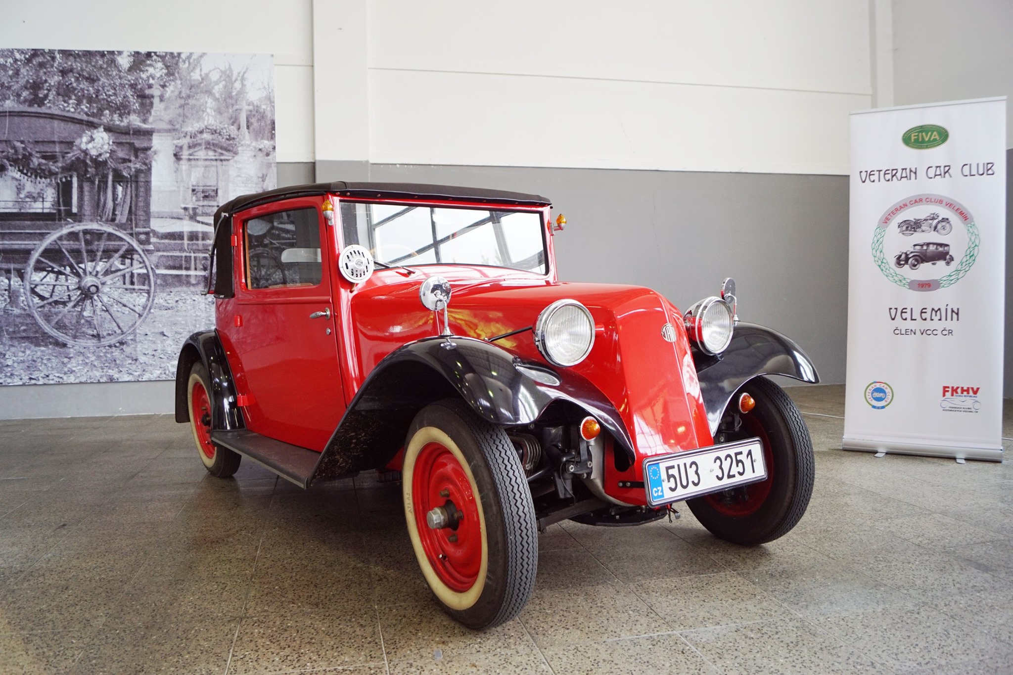 Parkoviště Retranchementu 5 v sobotu hostí sraz historických vozidel