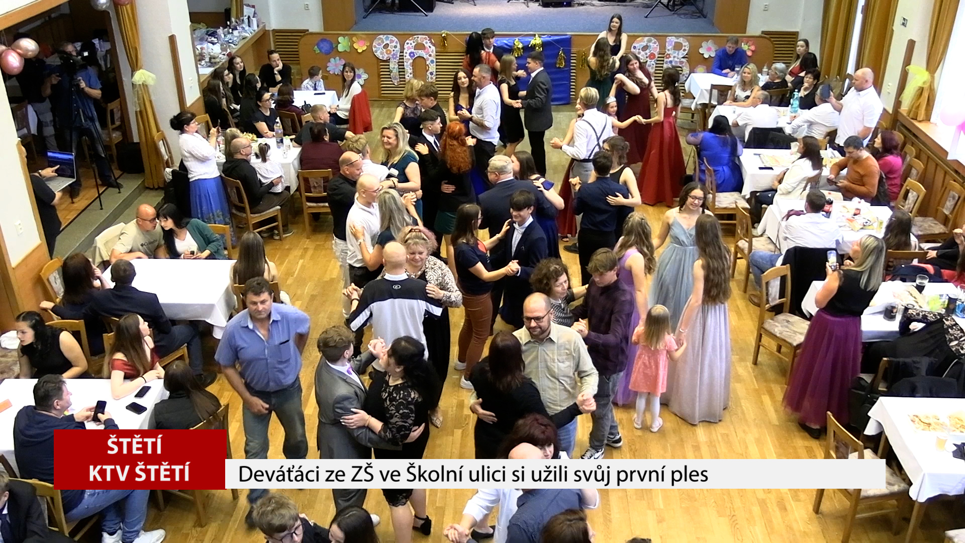 ŠTĚTÍ: Deváťáci ze ZŠ ve Školní ulici si užili svůj první ples