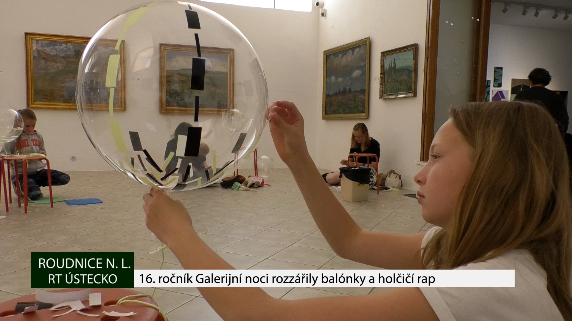 ROUDNICE N. L.: 16. ročník Galerijní noci rozzářily balónky a holčičí rap