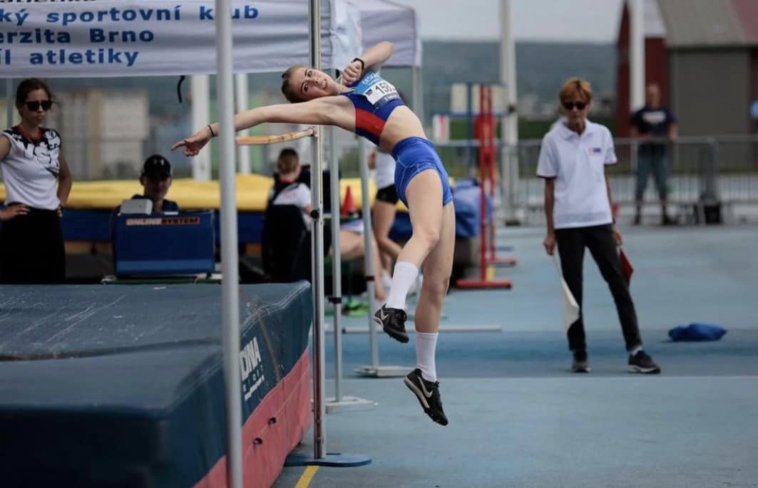Atletky lovosického gymnázia slaví republikové stříbro z Poháru rozhlasu!