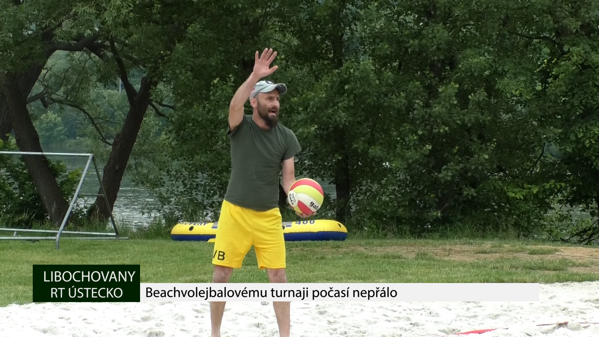LIBOCHOVANY: Beachvolejbalovému turnaji počasí nepřálo