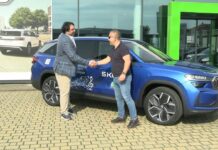 LITOMĚŘICE: Světoznámý operní pěvec Adam Plachetka převzal nový vůz