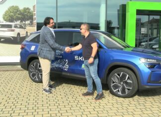 LITOMĚŘICE: Světoznámý operní pěvec Adam Plachetka převzal nový vůz