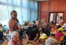 Děti z příměstského tábora na Zahradě Čech navštívily domov seniorů