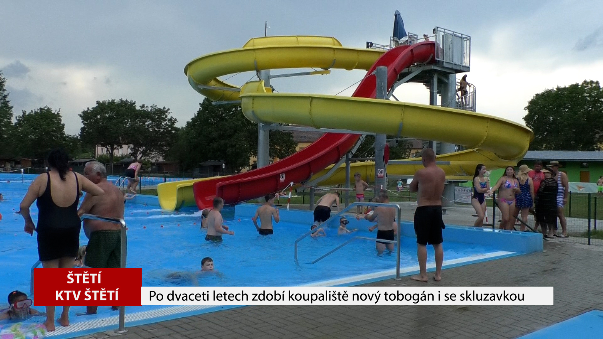 ŠTĚTÍ: Po dvaceti letech zdobí koupaliště nový tobogán i se skluzavkou