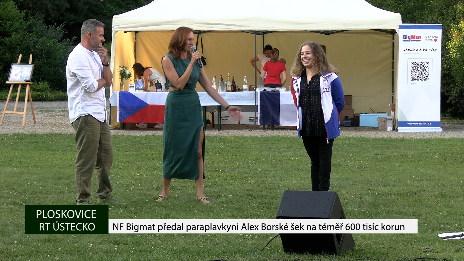 PLOSKOVICE: NF Bigmat předal paraplavkyni Alex Borské šek na téměř 600 tisíc korun