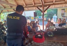 Litoměřičtí policisté vyrazili za dětmi na letní tábor