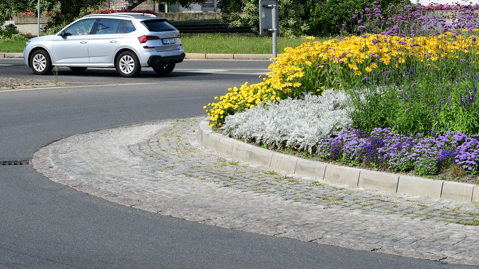 Okružní křižovatky v Litoměřicích prošly opravou