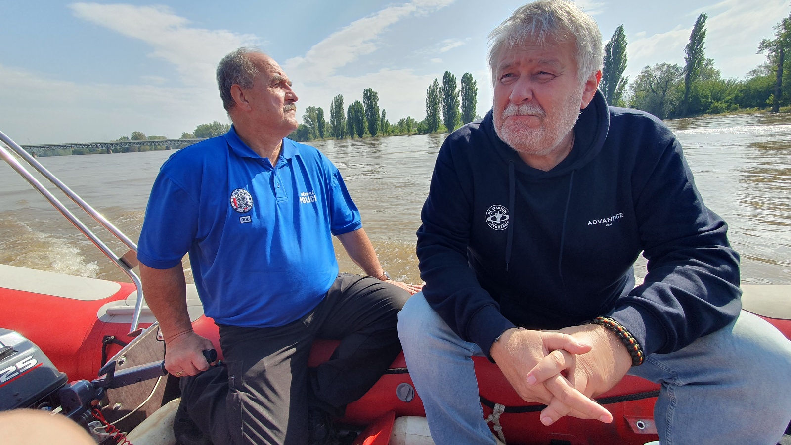 Labe právě kulminuje, vážnější škody zatím nenapáchalo