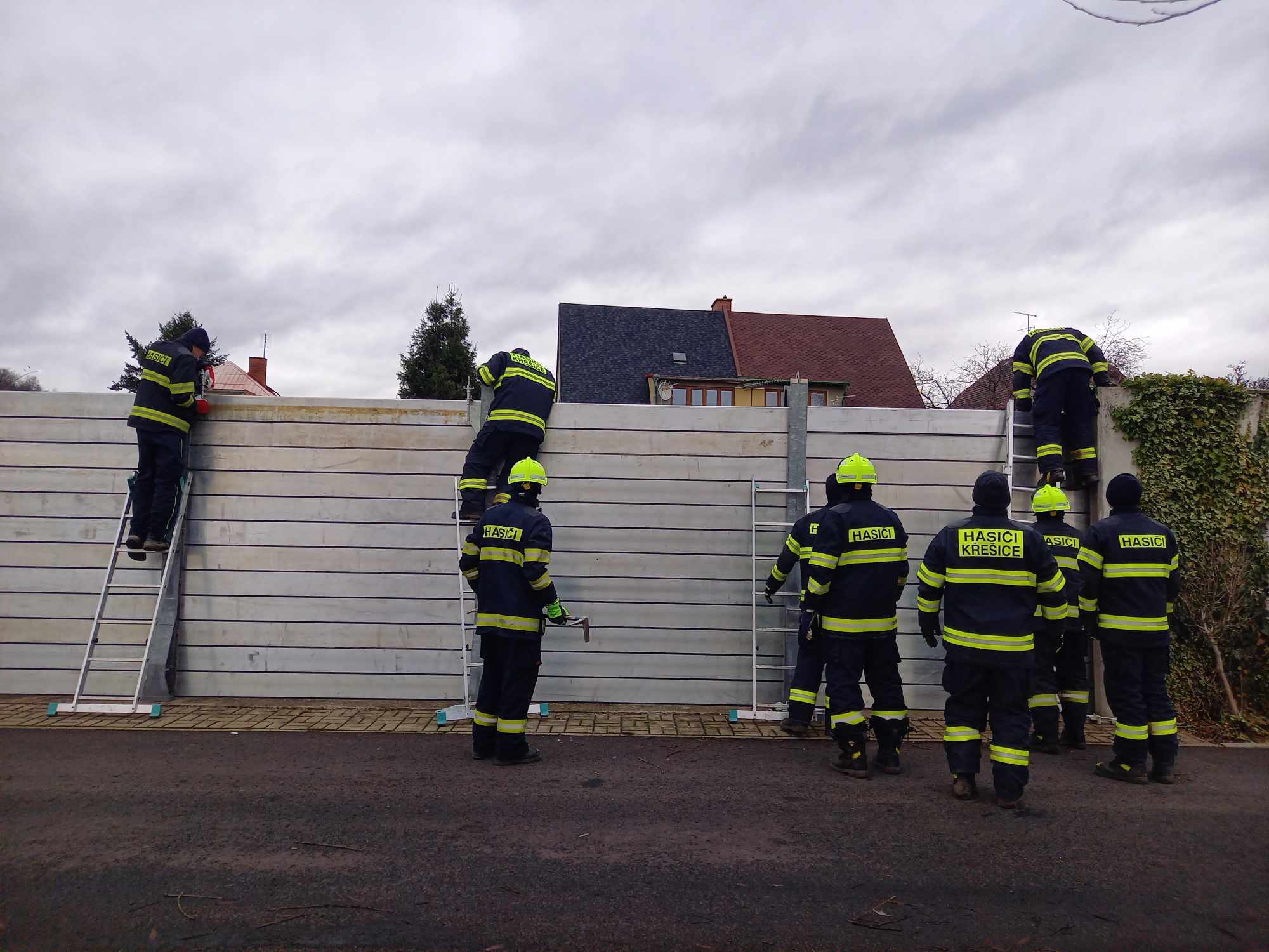 V Křešicích postaví protipovodňovou zeď, Labe se v neděli dostane na třetí stupeň