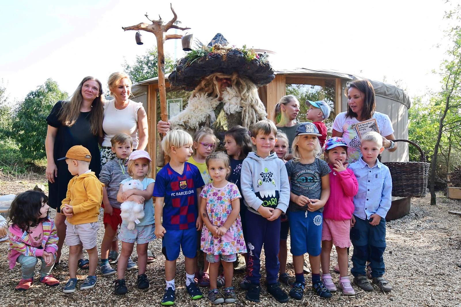 Děti v nové lesní školce přišel přivítat i tajemný Středohoř