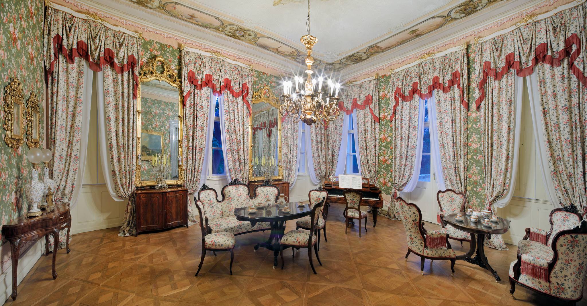 Státní zámek Ploskovice v sobotu nabídne večerní prohlídky