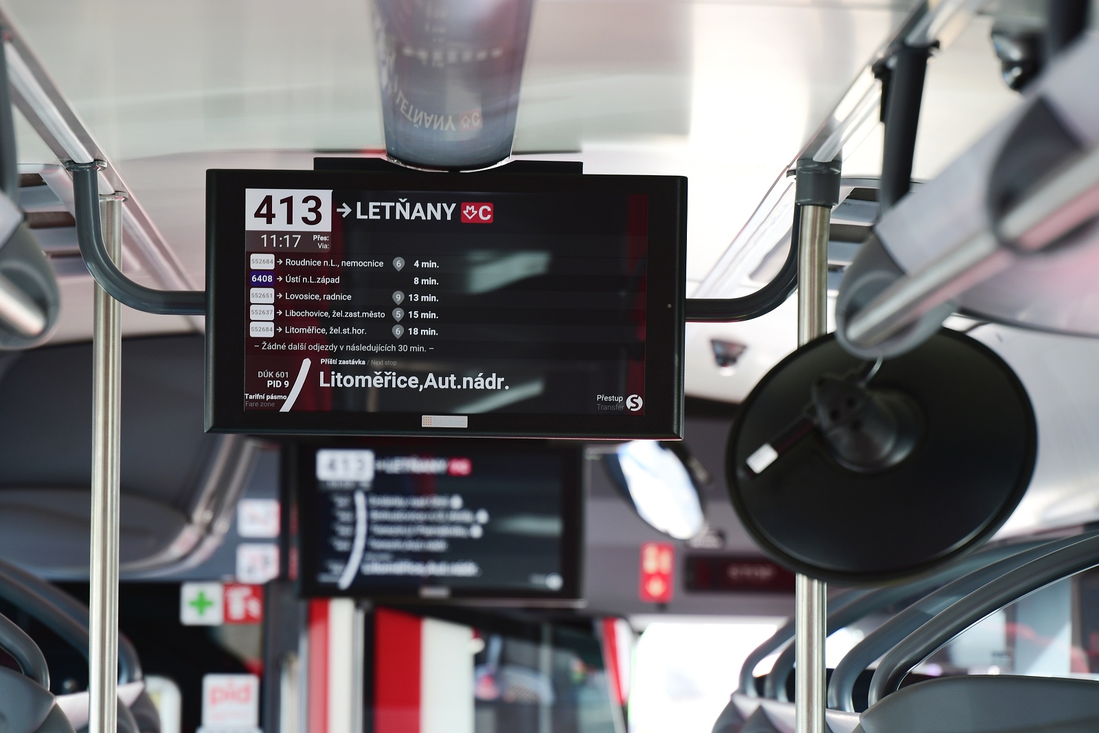 Autobusy do Prahy budou mít nové jízdní řády, přibude spoj v 5.15