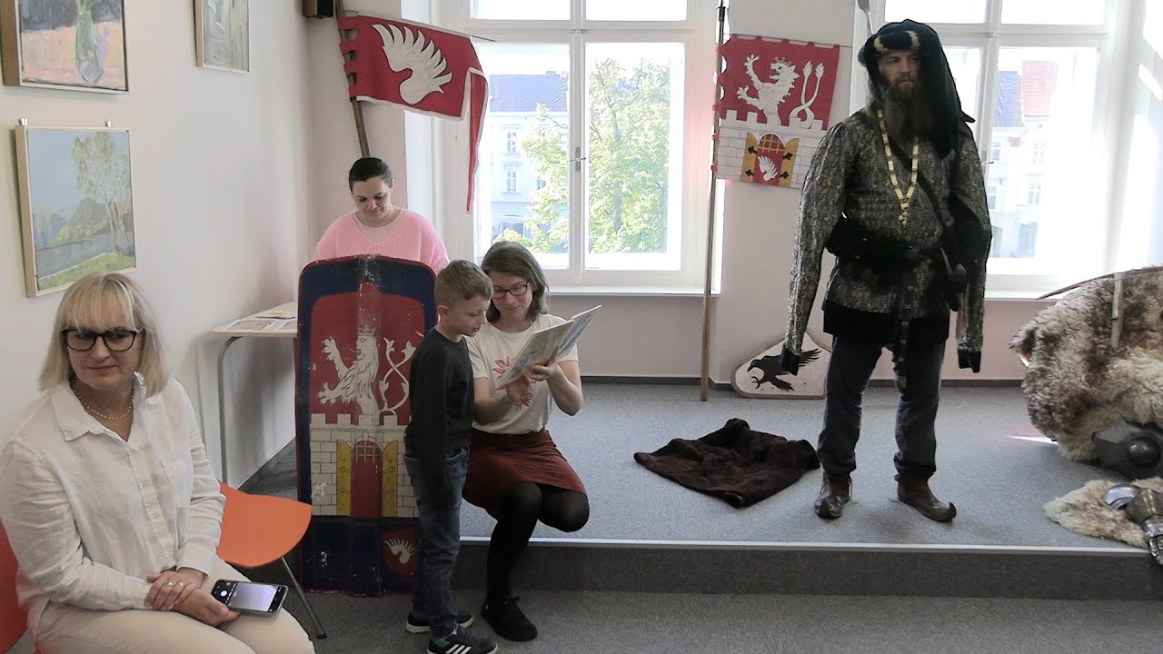 Žáci druhých tříd byli v knihovně slavnostně pasováni na čtenáře