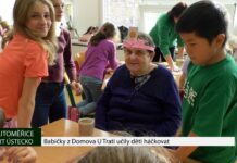 LITOMĚŘICE: Babičky z Domova U Trati učily děti háčkovat