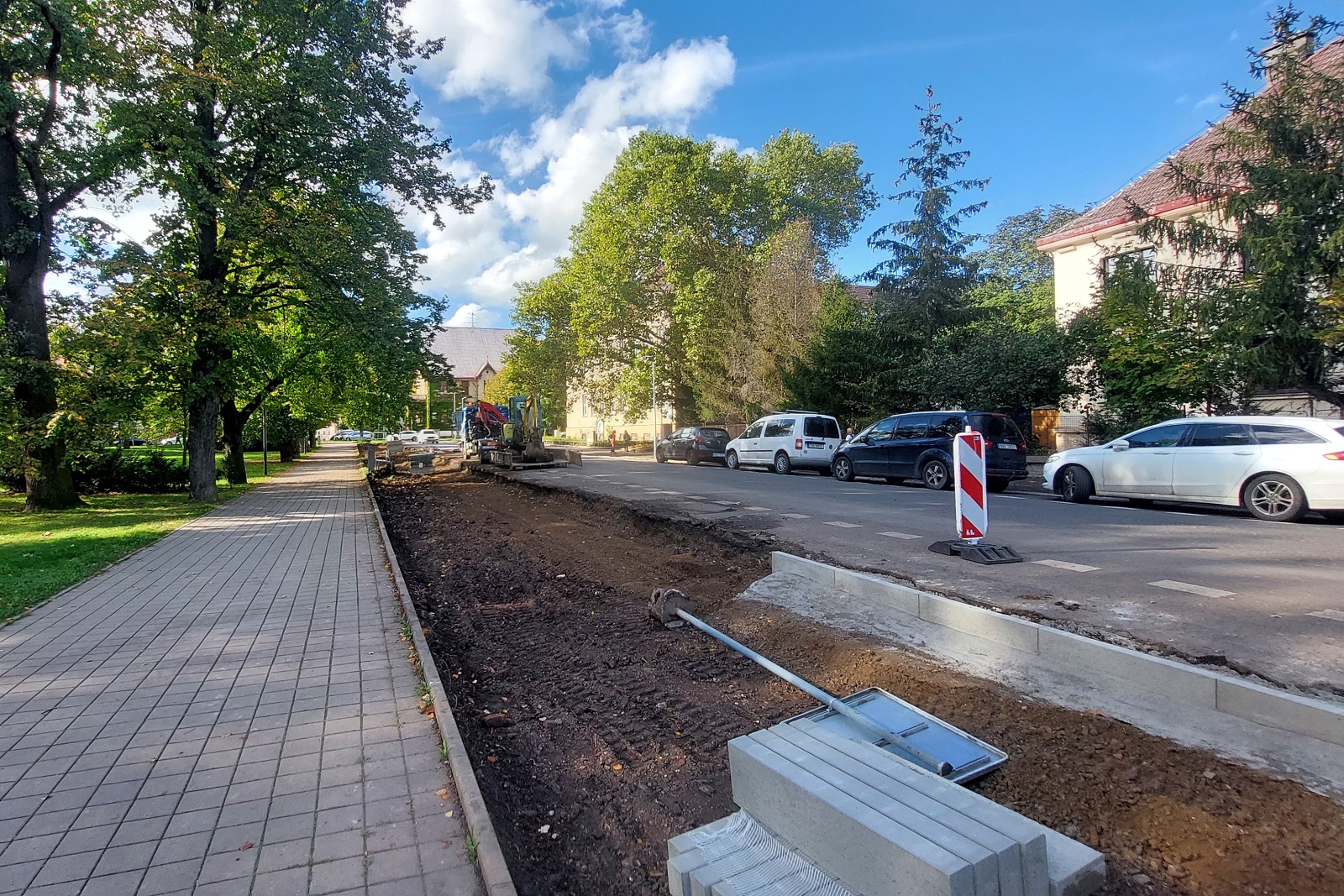 U Jiráskových sadů vzniká nový pás zeleně