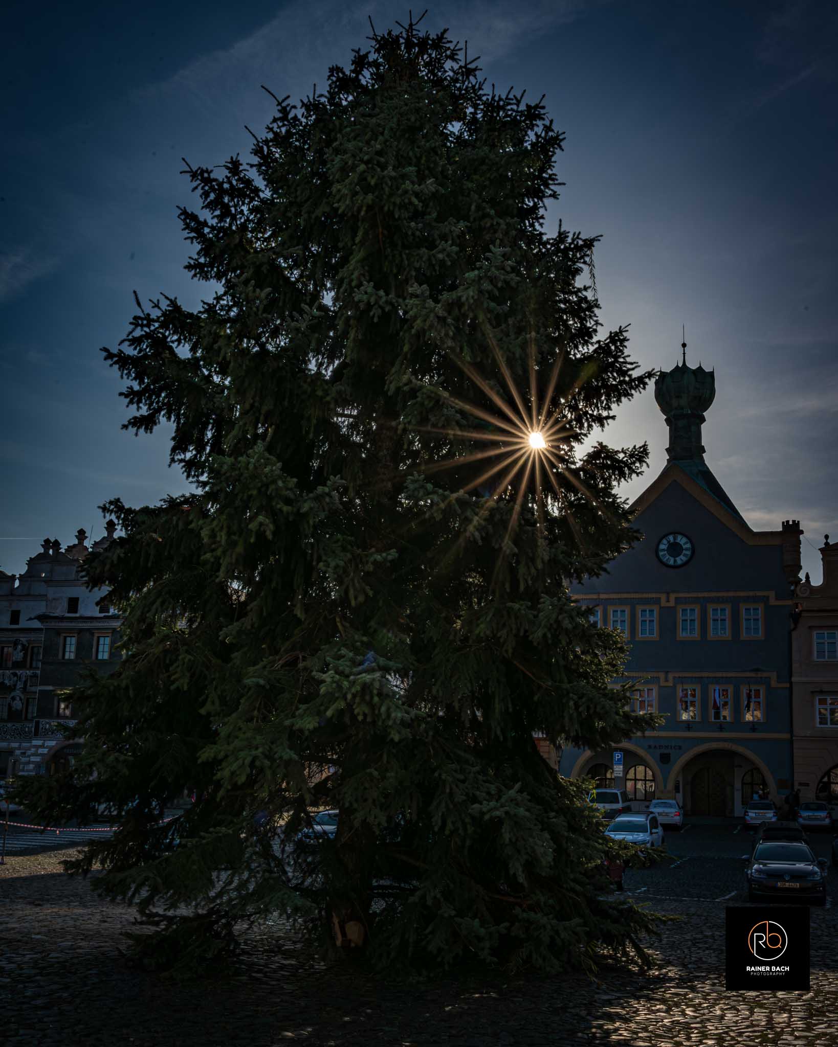 Fotogalerie: Vánoční strom na Mírovém náměstí objektivem Rainera Bacha