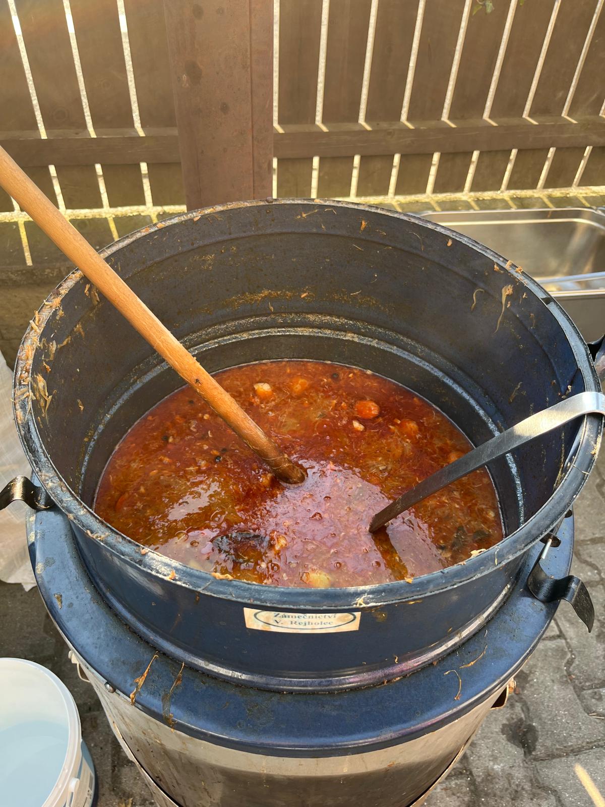 Fotogalerie: Kapustnice Pepy Pásztora opět chutnala