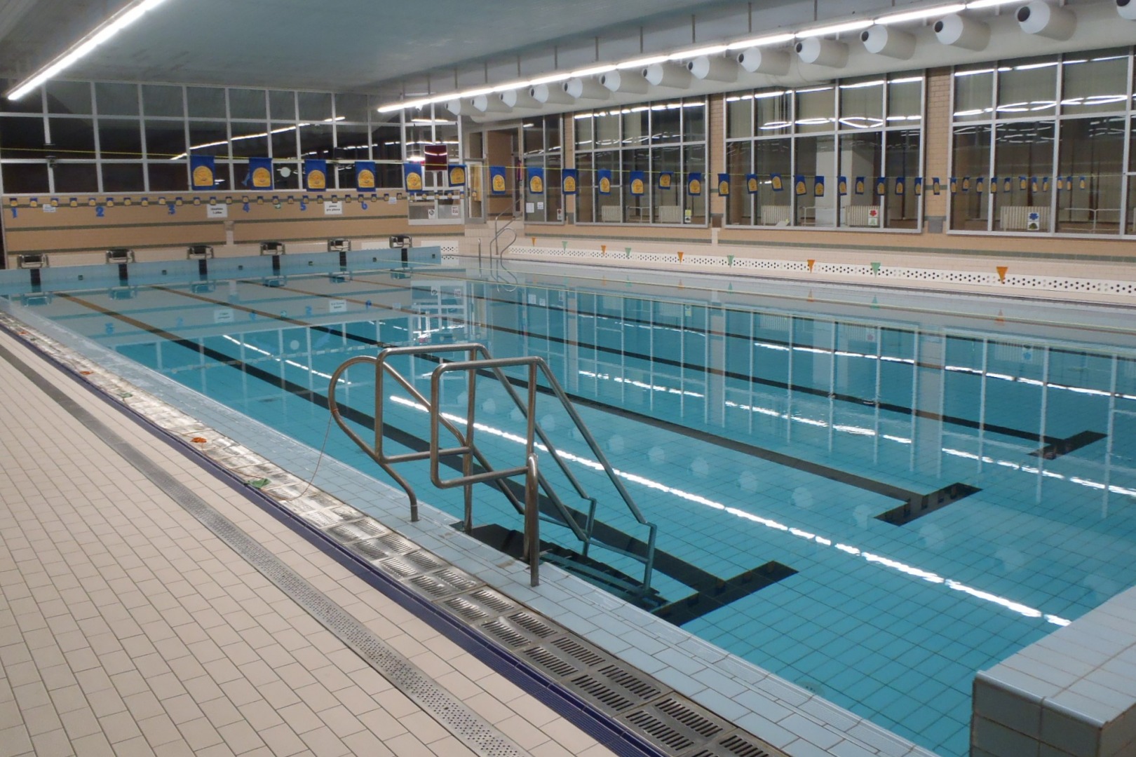 Městská sportovní zařízení neměla na platy. Město pomohlo