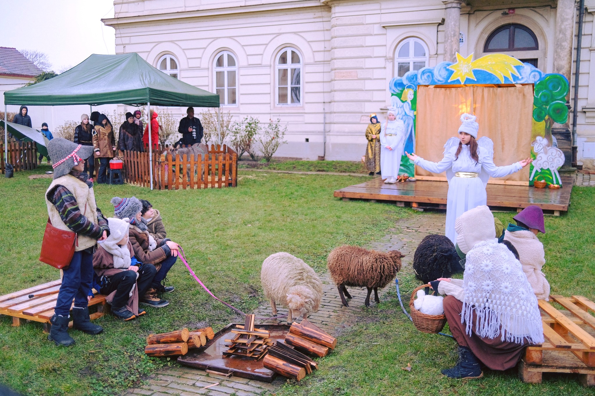 Čekání na Ježíška zpříjemní Živý Betlém na Dómském náměstí