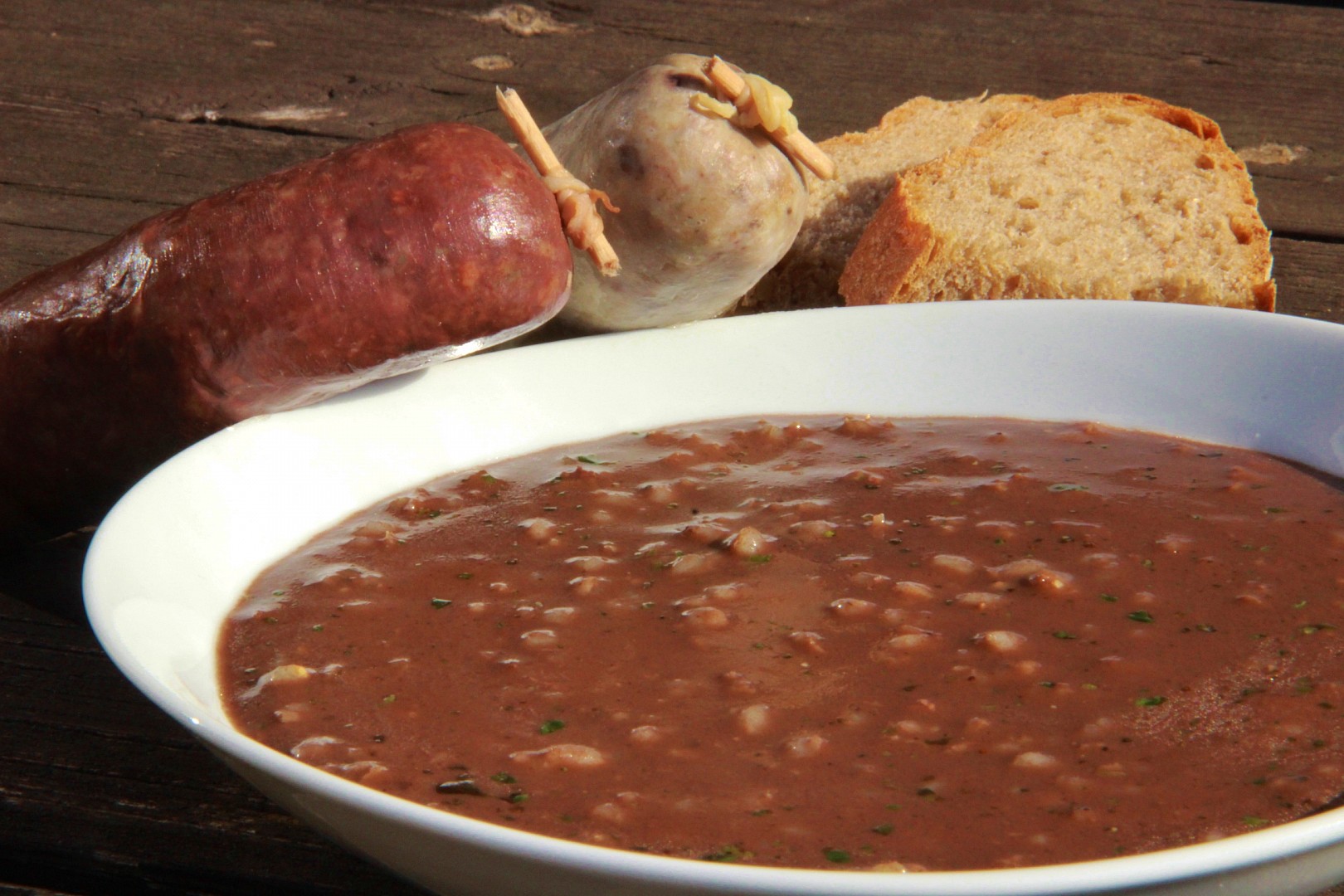 Přijďte si na náměstí pro zabijačkovou polévku, pomůžete Klokánku!