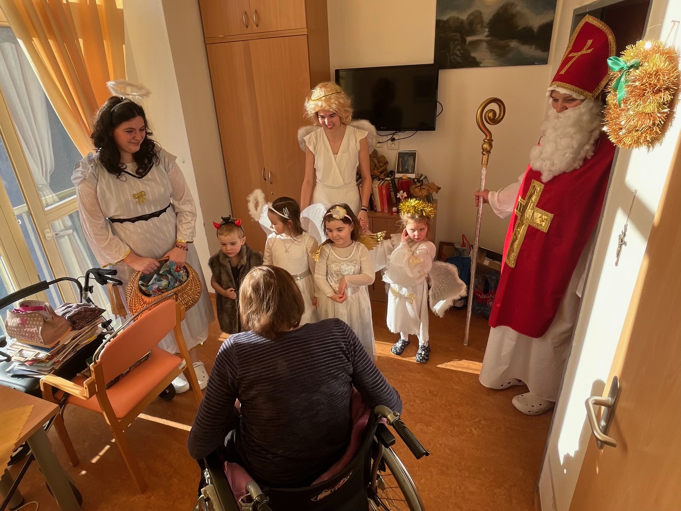 Mikuláš naděloval také v SeniorCentru SeneCura v Terezíně