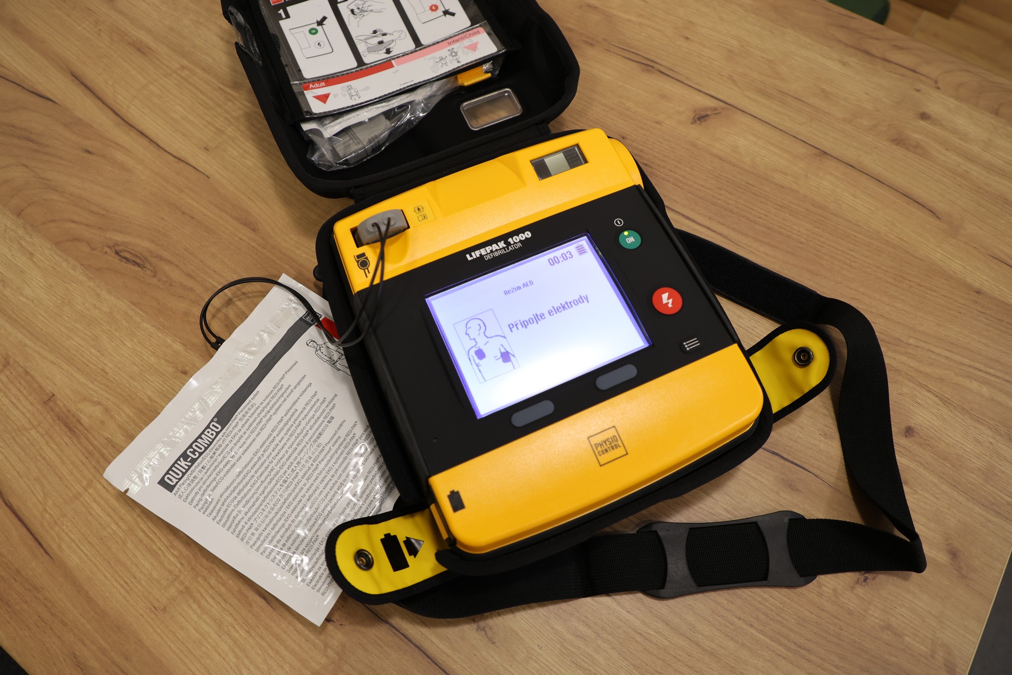 Město Roudnice nad Labem vybavilo Mondi arénu defibrilátorem