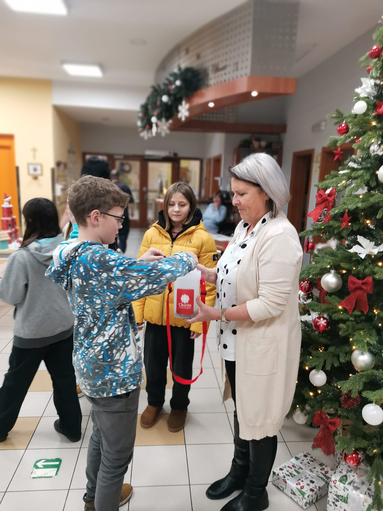 Výtěžek z blešího trhu děti z Masaryčky věnovaly Tříkrálové sbírce