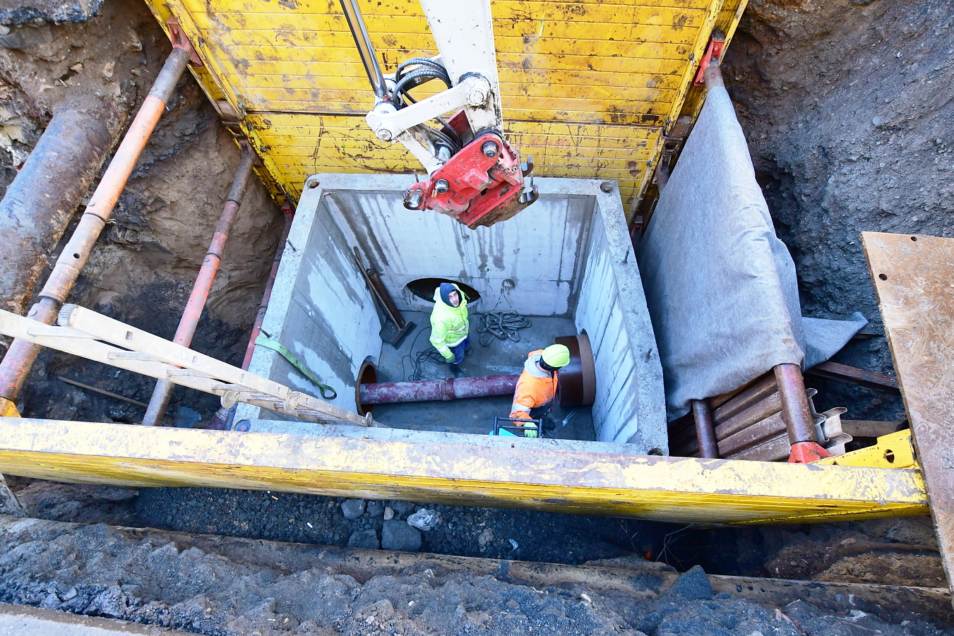 V Dlouhé ulici pokračují práce na rekonstrukci inženýrských sítí