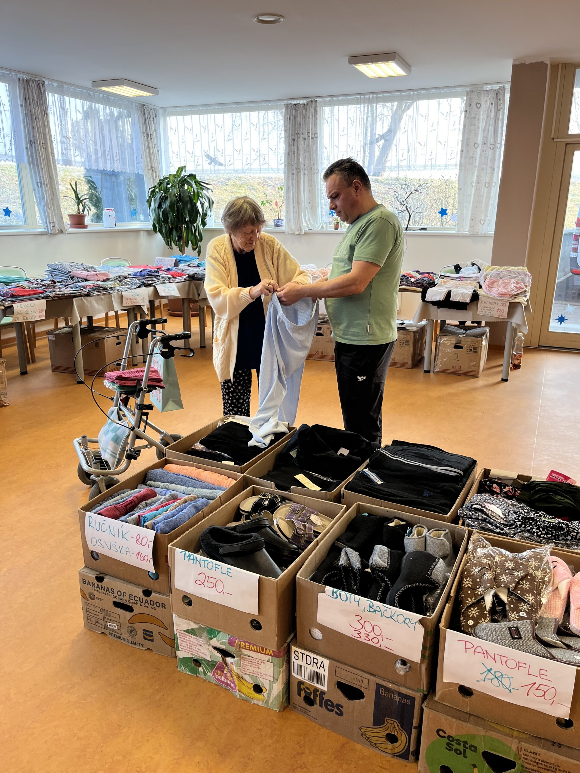 Klienti SeniorCentra SeneCura si nakoupili oblečení bez nutnosti cestovat do obchodů
