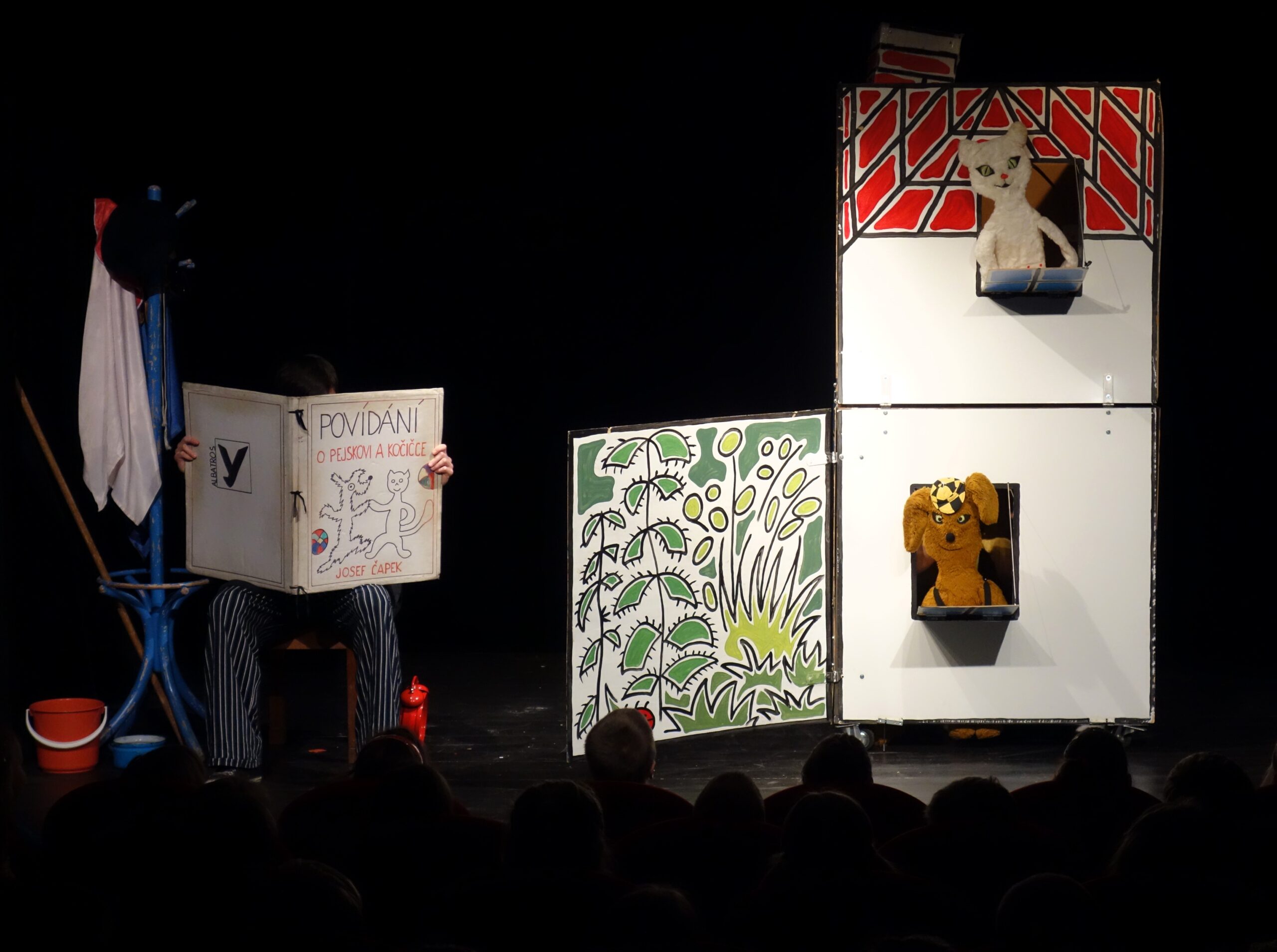 Povídání o pejskovi a kočičce v podání divadla SemTamFór tuto neděli v Litoměřicích