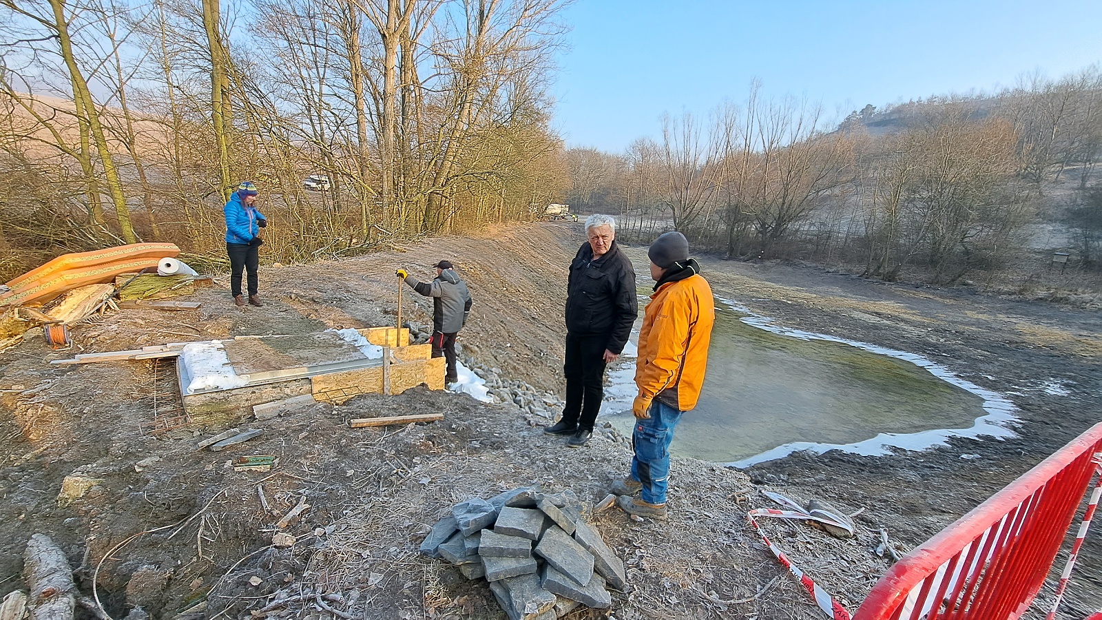 Z koryta Pokratického rybníku bylo vytěženo 1 200 tun zeminy